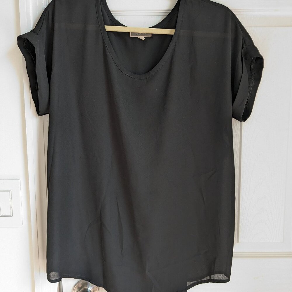 Pleione Black Pleated Back Short Sleeve Blouse Top Shirt size Medium Made in USA